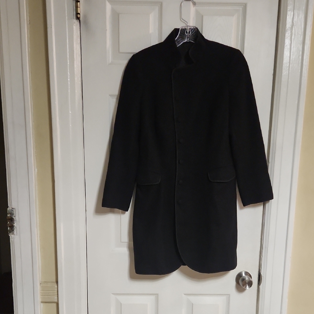 Timeless Black Trench Coat with Sleek Silhouette - Picture 2 of 3